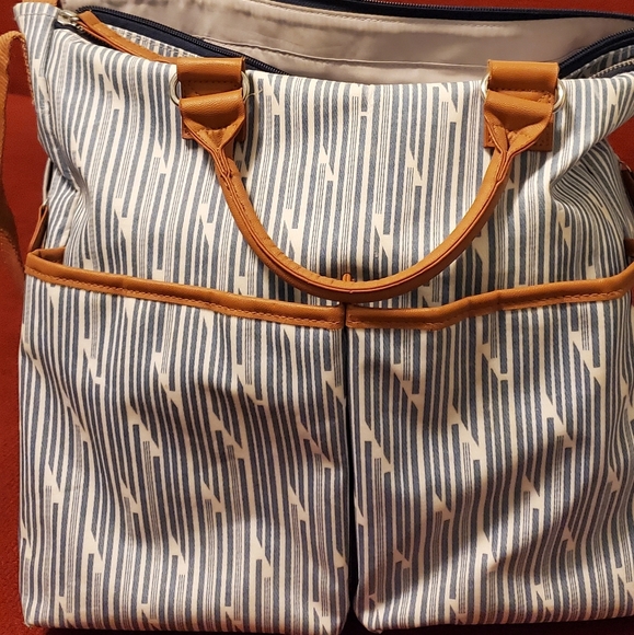 Skip Hop diaper bag - Picture 3 of 4